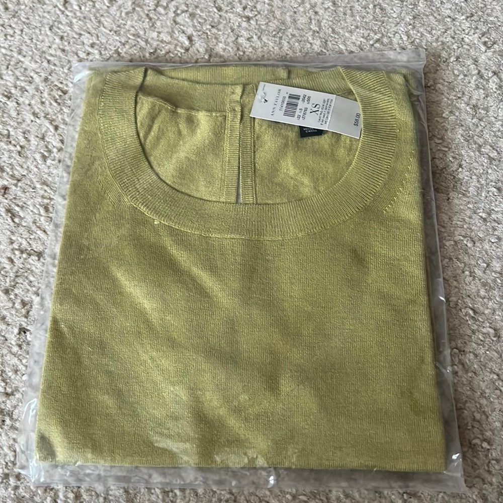 Ann Taylor short sleeves sweater